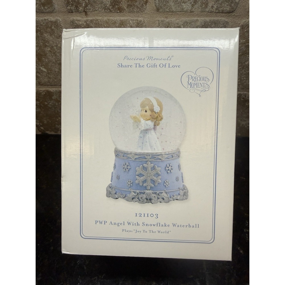 NEW Precious Moments Angel Snowflake Waterball Musical‎ Snow Globe 2011 Joy